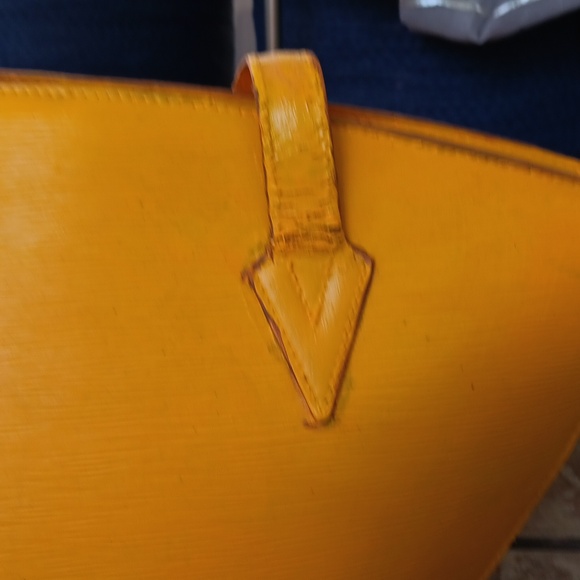 REHAB LOUIS VUITTON YELLOW EPI LEATHER SHOULDERBAG - Picture 11 of 17